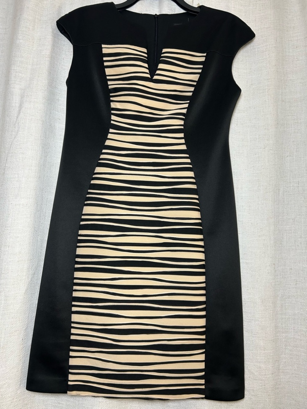 Connected Black Beige Striped Sheath Dress 8P V-Neck Cap Sleeve Knee Length